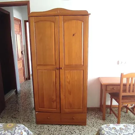 Amplio Y Calido Lägenhet